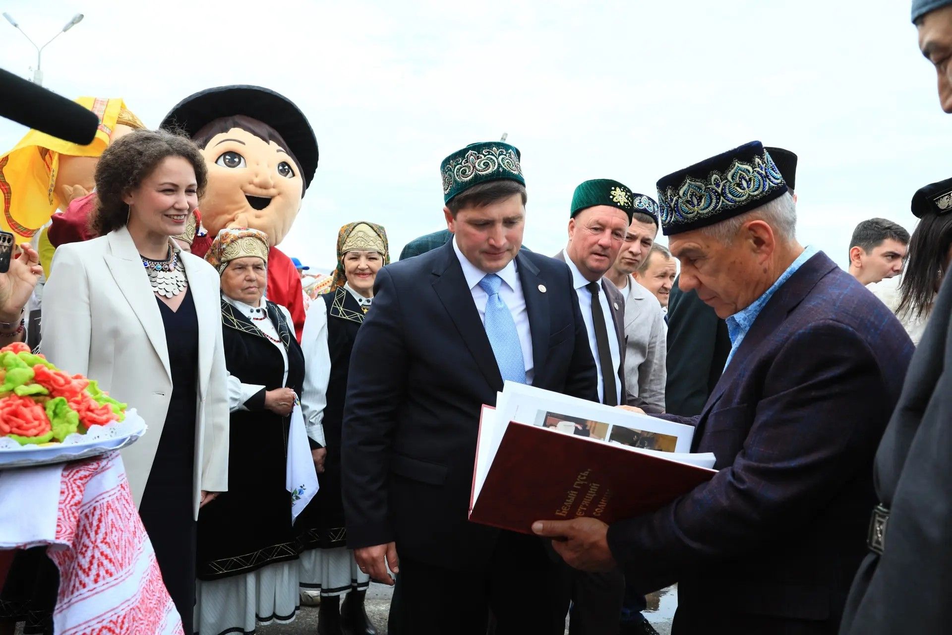 Татарстан Рәисе Рөстәм Миңнеханов Түбән Кама Сабантуенда керәшен йорты янында да тукталды
