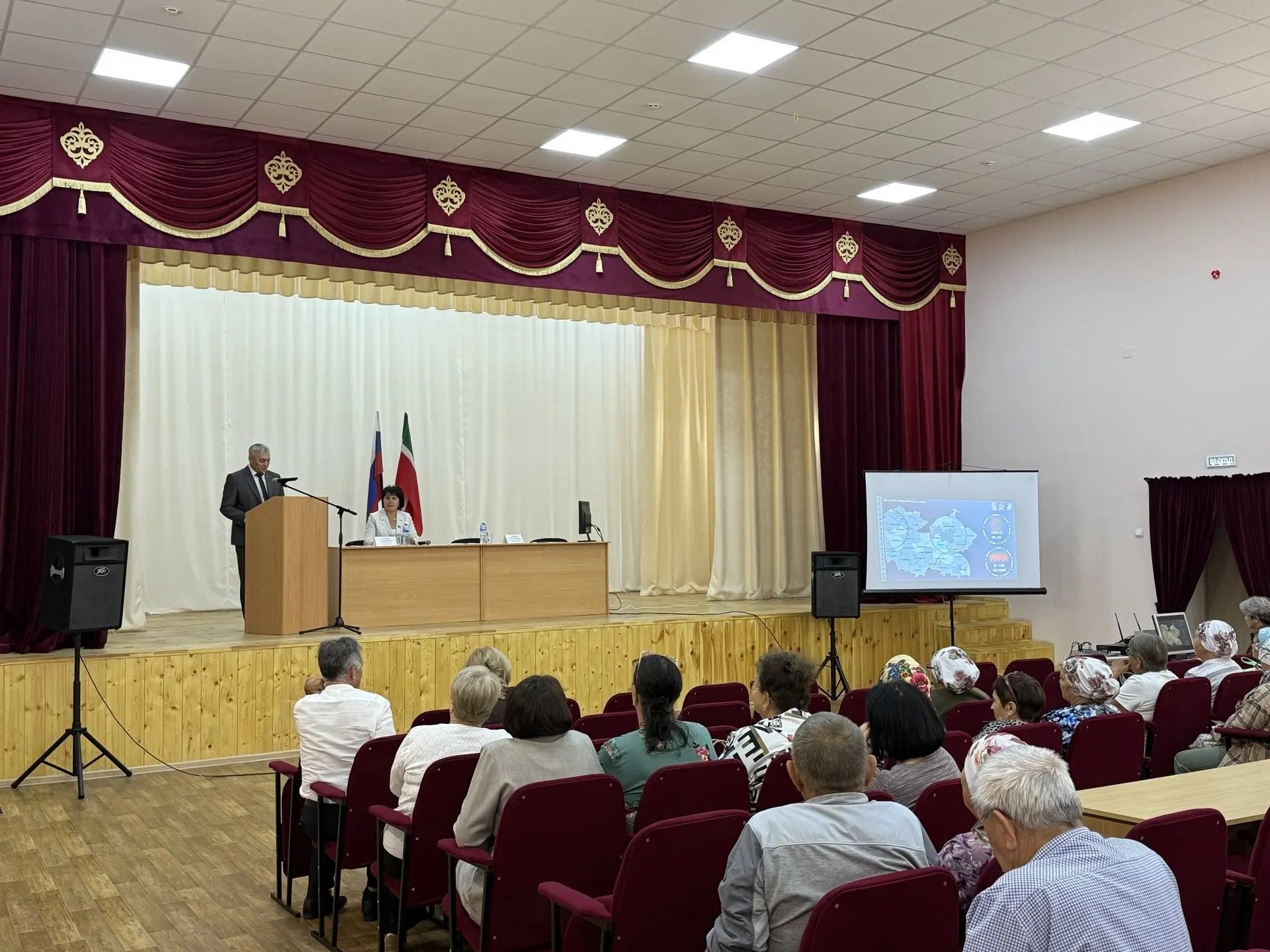 Түбән Биштә районы башлыгы урынбасары Петр Уразайкин җирлектә яшәүчеләр белән очрашты