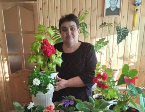 Үрәсбаштан Любовь Павлова: “Олы көн алдыннан ылыс ботакларын бизәп, аны тәре алдына куябыз”
