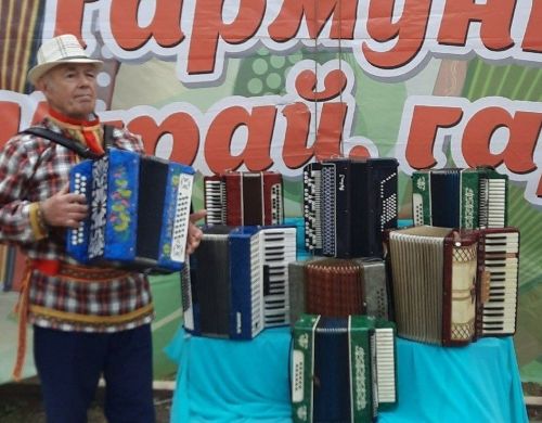 Сәвәләйдән Владимир Кашаев «Уйнагыз, гармуннар!» район фестивалендә катнашкан