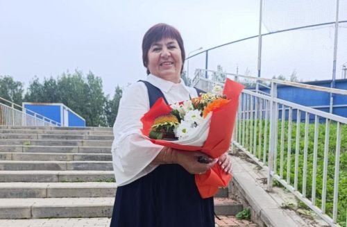 Красный Ключ поселогы мәктәбе укытучысы Зинаида Пестровага мактау билгесе тапшырылган
