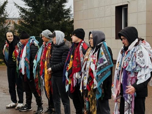 «Бер елдан шушында очрашырбыз»: Кайбыч егетләрен армиягә озаттылар