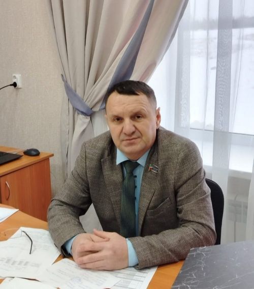 Дүсмәт авыл җирлеге башлыгы Радик Ефимов: «Тормыш итү өчен уңайлыкны җирлек халкы белән булдырырбыз»
