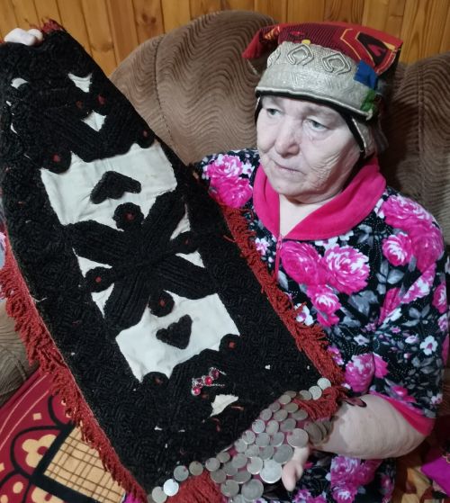 Казаннан Тамара Муханова әбисеннән калган гаилә мирасы - түгәрәк яулык турында сөйләде
