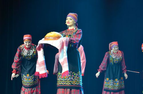 «Кыз сорарга кунаклар так санда гына килгәннәр»: керәшен туе йолалары