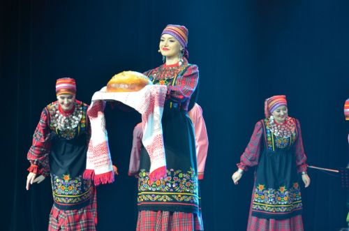 «Кыз сорарга кунаклар так санда гына килгәннәр»: керәшен туе йолалары