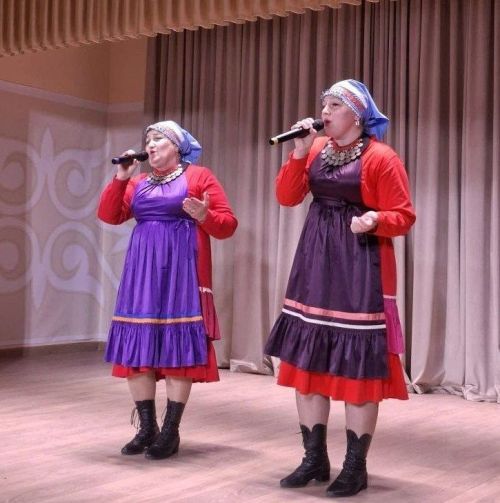 «Бәрәнҗәр» ансамбле солистлары яңартылган мәдәният йортында тамашачыларны сөендерде