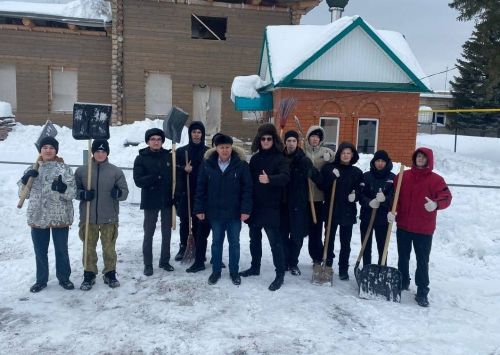 Зәйнең яшь активистлары Югары Баграж чиркәве тирәсен чистарттылар