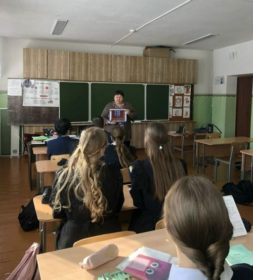 Ленинода укучыларга Бөек Ватан сугышында катнашкан хатын-кызлар турында сөйләделәр