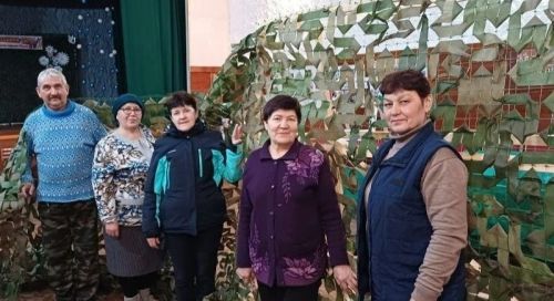 «Бердәмлек һәм өмет символы»: Корчайда маскировка челтәрләре үрү эше туктаусыз дәвам итә