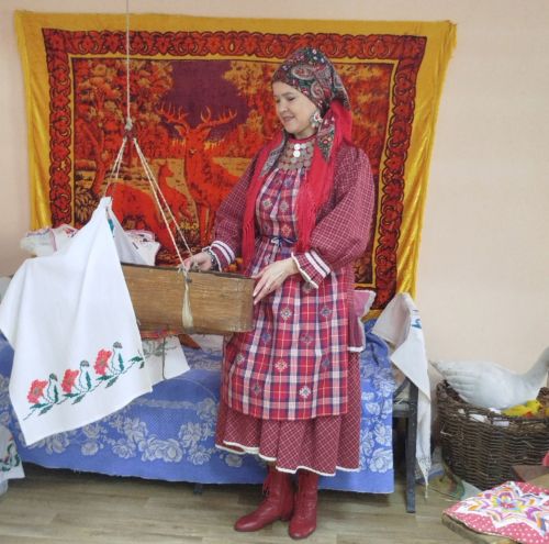 «Башлыгына  - миләш агачы кисәге»: бала туганда башкарыла торган йолалар