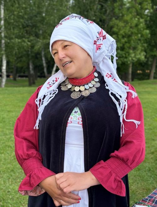«Башта колготки, тештә алтын кәгазь, өстә түти күлмәге»: Лариса Кибякова балачагын искә ала