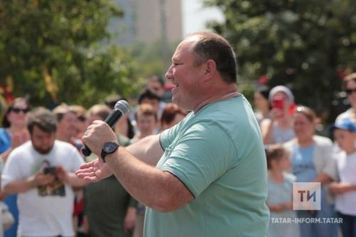 Вадим Захаров социаль челтәрдәге дусларына һинд телендә җырлап күрсәтте