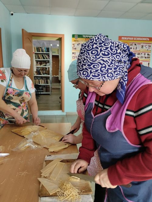 В Большое Тябердино женщины приготовили домашнюю лапшу для участников СВО