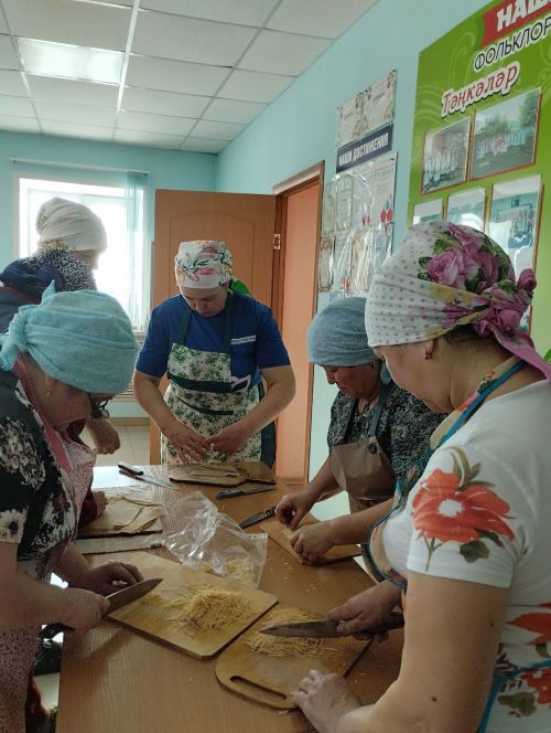 В Большое Тябердино женщины приготовили домашнюю лапшу для участников СВО