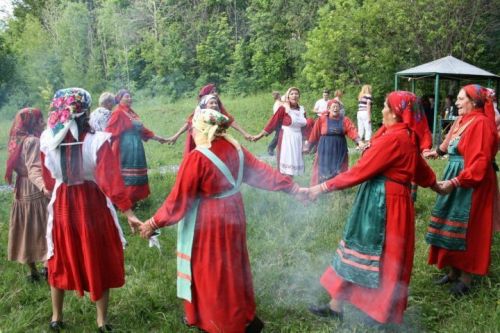 Симек —  мәҗүсилектән килә