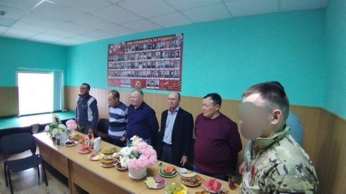 Олы Тәрбит мәдәният йортында махсус операциядәге егетләрнең әтиләре белән очрашу узды