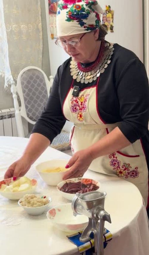 Бакалы телевидениесе Үмер авылында тәбә пешерү серләрен ачыкланды