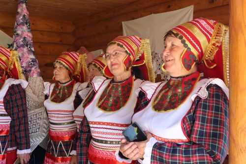 Керәшеннәрнең җырулары үткен фикергә бай
