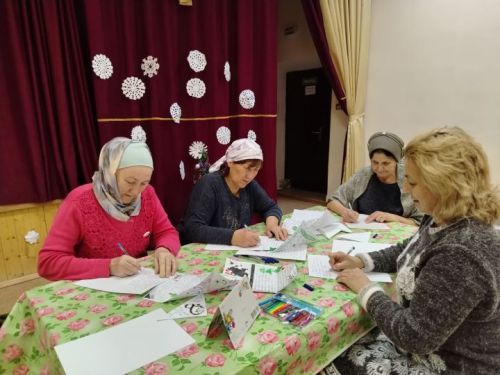 Югары Пәнәченең маскировка челтәре үрүчеләре хәрбиләрне Яңа ел белән котладылар