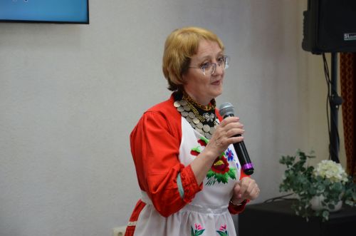 Элгәреге ырымнар: күзгә арпа чыкса, берничә көн буе яңгыр яуса, тел очына төер чыкса