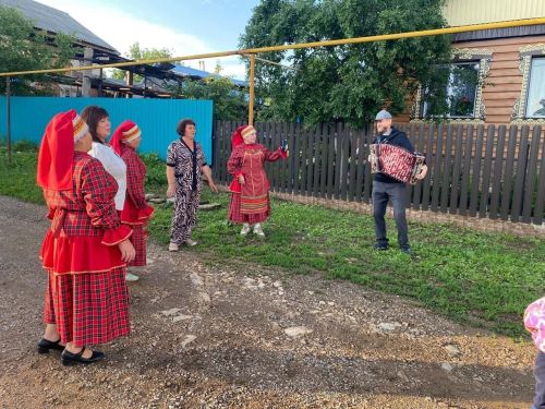 Авыллар Питрауга әзерләнә: киңәшмәләр уздыралар, урамнарны тәртипкә китерәләр, бүләк җыялар
