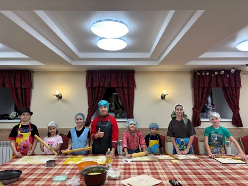 Атнакөн мәктәбендә балалар Покрау бөккәннәре пешерде