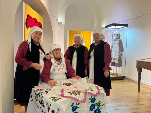 «Чулпы» ансамбле Республика милли музеенда керәшен чигүе үрнәкләрен күрсәтте