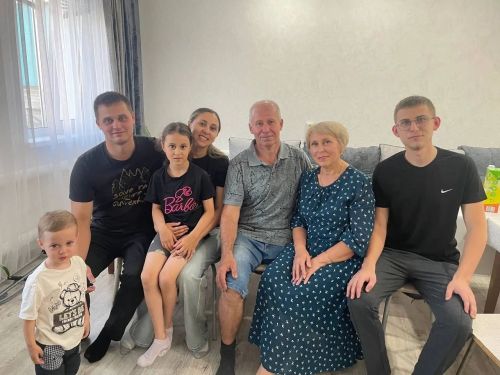 Мәләкәстән Трофимовлар гаиләсе: «Әти-әнинең үз-үзен тотышы бала өчен үрнәк»