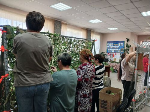 «Күңел җылысы белән тукылган ярдәм»: Керәшен Сәрдәсендә маскировка челтәрләре әзерлиләр