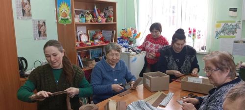 «СВОдагыларга ярдәм»: Иске Тәрбиттә маскировка челтәре һәм окоп шәмнәре ясыйлар