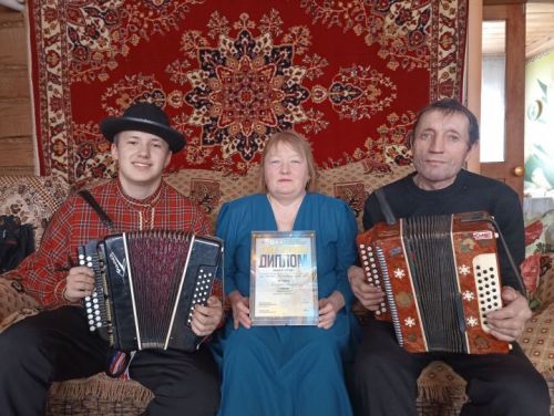 Үрәсбашның Андреевлар өендә кич саен гармун тавышы яңгырый, бәйрәмнәр җыр-моңсыз узмый