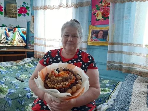 Хезмәт ветераны Анастасия Кукина тырышлыгы, тынгысызлыгы белән кояштай нур сибеп яши