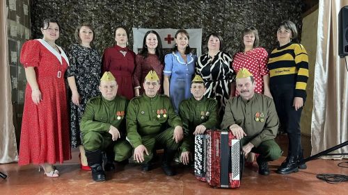 Балык Бистәсе мәдәният хезмәткәрләре Колышчыларга  бүләк ясаган