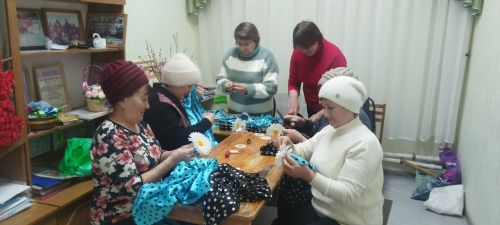 Дүсмәт мәдәният йортының сәнгать җитәкчесе Анфиса Степановадан яңа бию костюмнары