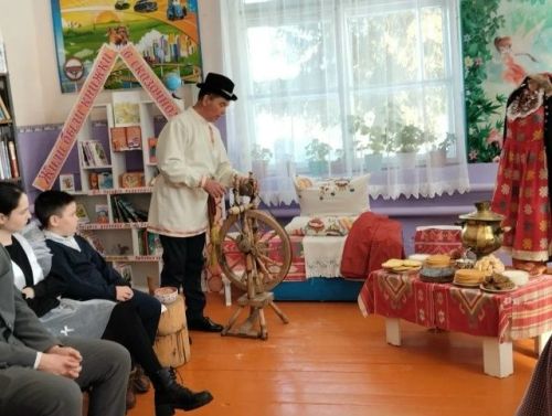 Яңа Матыда «Һәркемнең үз йолалары бар» дигән фольклор сәгате узды
