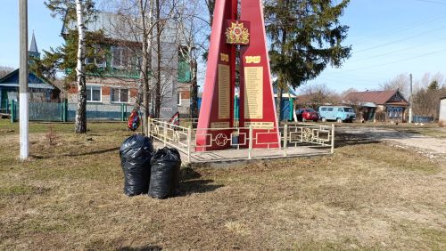 Бирдебәк авылы мәдәният хезмәткәрләре «Чиста һәйкәл» акциясендә катнаштылар