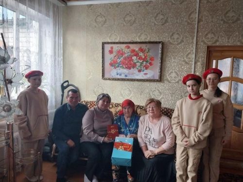 Кайбыч активлары 95 яшьлек тыл хезмәтчәне Анна Уткина янында булдылар