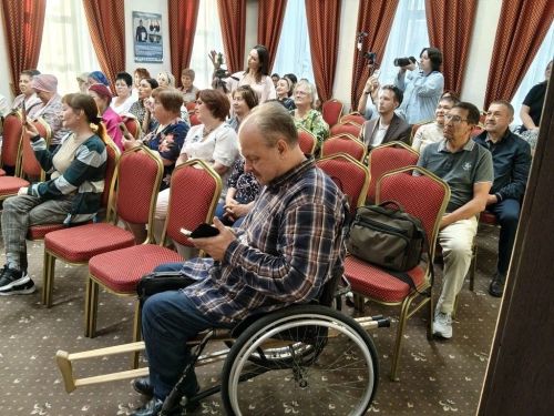 Күз яшьле бәйрәмгә — патриотик җырлар: Владимир Васильевның концерты булды