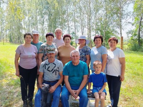 Яңа Балыклының Җиңү паркында классташлар очрашуы узган