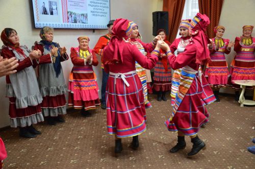 Кукмара һәм Мәлки керәшеннәре җырулары тупланган китапларның презентациясе