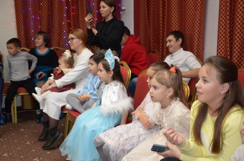 Балалар өчен Яңа ел бәйрәменнән фоторепортаж