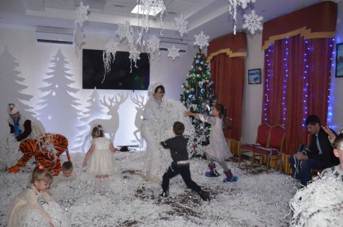 Балалар өчен Яңа ел бәйрәменнән фоторепортаж