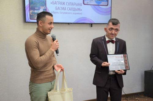 Андрей Кузьминның картиналар күргәзмәсеннән фоторепортаж