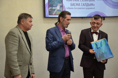 Андрей Кузьминның картиналар күргәзмәсеннән фоторепортаж