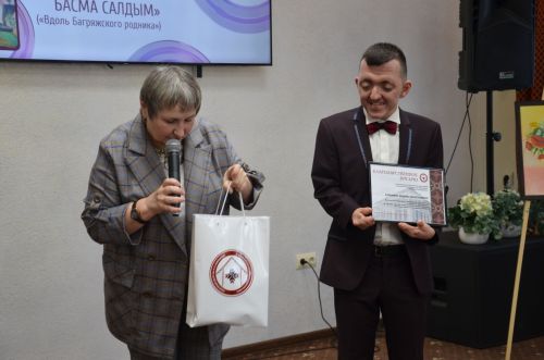 Андрей Кузьминның картиналар күргәзмәсеннән фоторепортаж