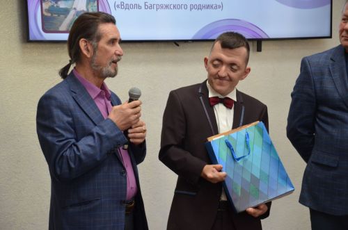Андрей Кузьминның картиналар күргәзмәсеннән фоторепортаж