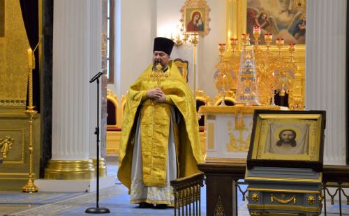 Алла Анасының Казан иконасы Соборында керәшенчә келәү