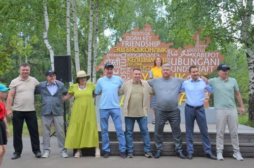 «Айбагыр» этносменасын ябу тантанасыннан фоторепортаж