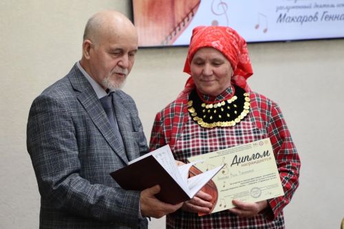 "Яңгыра, борынгы гөслә" смотр-фестивале